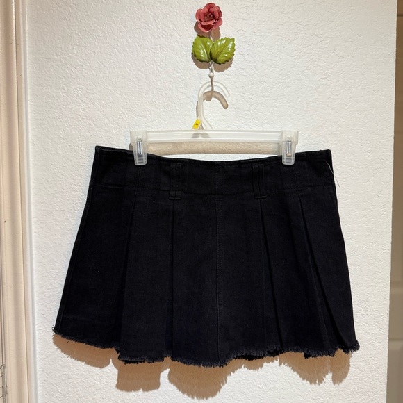 Black Skater Mini Skirt with Pleats - Picture 1 of 7